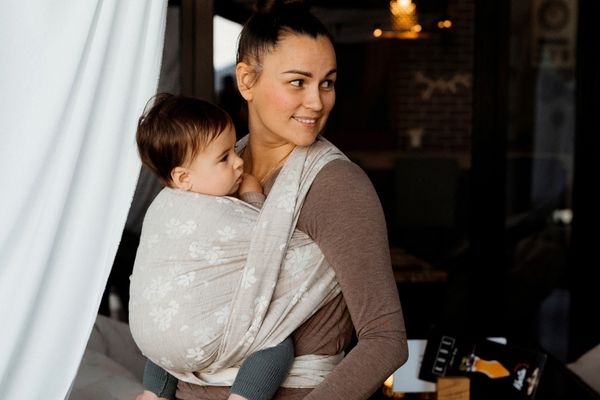 Najczęstsze trudności podczas noszenia dziecka w chuście – jak je rozwiązać?