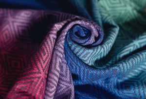 Colourful TENCEL™ Aurora Cube baby wrap – comfortable babywearing from the very first days (size 6)