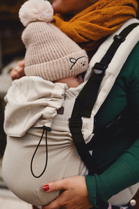 Marsupiu ergonomic Prime Beige Moonstone – ecru și bej, pentru nou-născuți și copii până la 3 ani