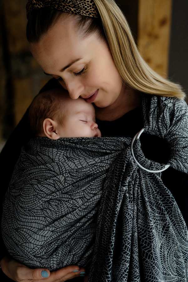 Sling cu inele Linen Night Wildness mărimea M (2m) – cu in, jacquard, negru și ecru
