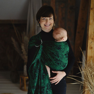 Sling cu inele Lotus Veil mărimea S (1,7 m) – model jacquard cu flori de lotus, în verde și negru