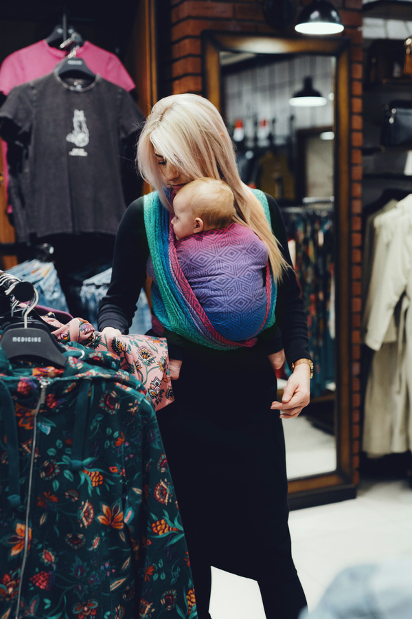 Eșarfă port-bebe țesută TENCEL™ Aurora Cube mărimea 4 – multicoloră, cu model geometric