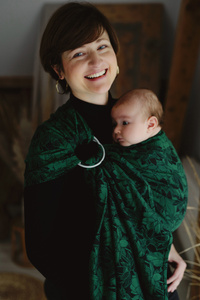 Sling cu inele Lotus Veil mărimea S (1,7 m) – model jacquard cu flori de lotus, în verde și negru