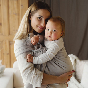 Beige Moonstone M – una bandolera atemporal en tono beige