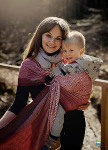 Sling cu inele Ruby Cube mărimea S – negru, roșu și grafit, cu model jacquard