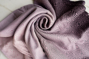 Eșarfă port-bebe țesută Roselily Cube mărimea 7 – roz, gri și alb, cu model jacquard