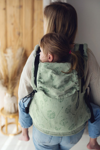 Grüne Kindertrage Preschooler Flow Lightness mit Leinen – Löwenzahn