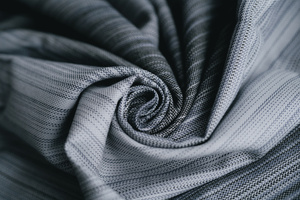 Grey Angelite ring sling M – for quick, everyday babywearing