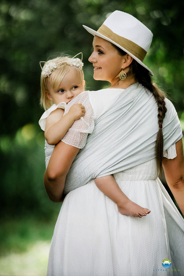 Sling cu inele Linen Silver Wildness mărimea S – alb și gri, cu in, pentru purtarea copilului


