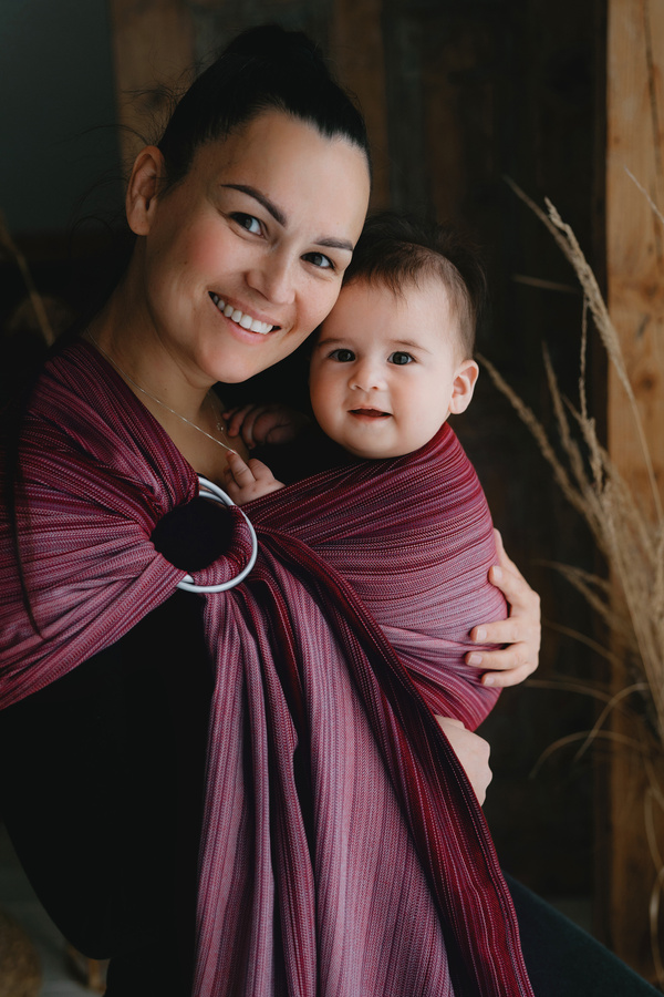 Red ring sling Jasper L – comfortable babywearing from the very first days of life