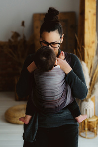 Brown Bronzite baby wrap – a universal choice for everyday babywearing, size 6