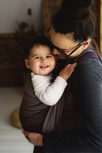 Brązowa chusta do noszenia dziecka Bronzyt 4,6 m – uniwersalny wybór na co dzień