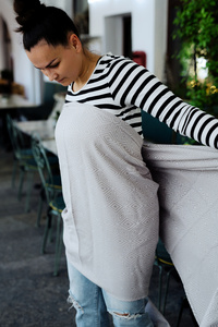 Little Frog Baby Sling - Grey Cube size 8