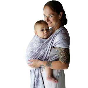 Eșarfă port-bebe țesută Lotus Bloom mărimea 4 – model jacquard cu flori de lotus, în violet deschis și ecru