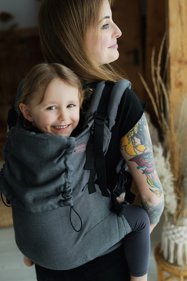 Marsupiu Preschooler Slate Moonstone – gri și negru, ergonomic pentru copii de 2–6 ani