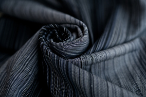 Schwarzer Ring Sling Hematite M – Eleganz und Schnelligkeit im Alltag