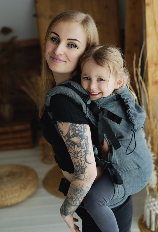 Marsupiu Preschooler Slate Moonstone – gri și negru, ergonomic pentru copii de 2–6 ani
