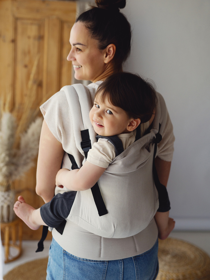 Marsupiu Swift Toddler Beige Moonstone – bej, ergonomic pentru copii de 12–36 luni