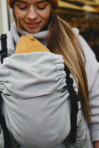 Marsupiu ergonomic Prime Gray Moonstone – gri și ecru, pentru nou-născuți și copii până la 3 ani