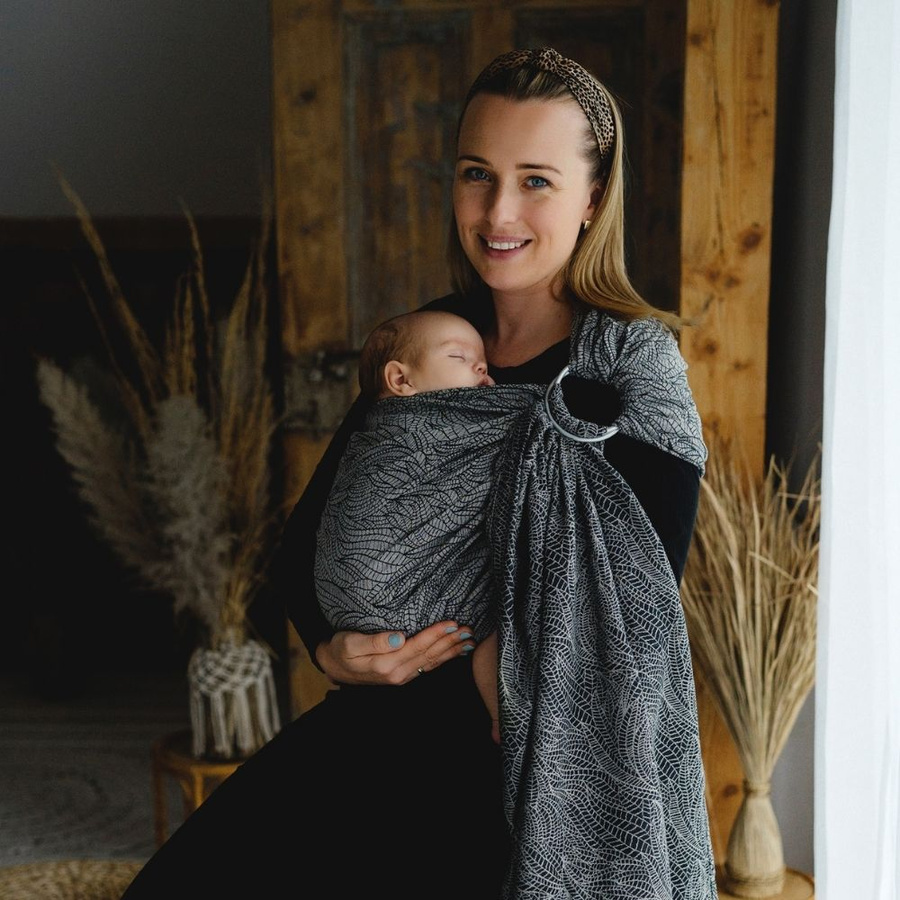 Sling cu inele Linen Night Wildness mărimea M (2m) – cu in, jacquard, negru și ecru