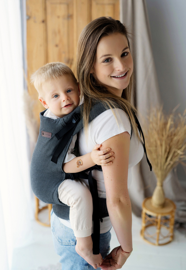 Marsupiu Swift Toddler Slate Moonstone – gri și negru, ergonomic pentru copii de 12–36 luni
