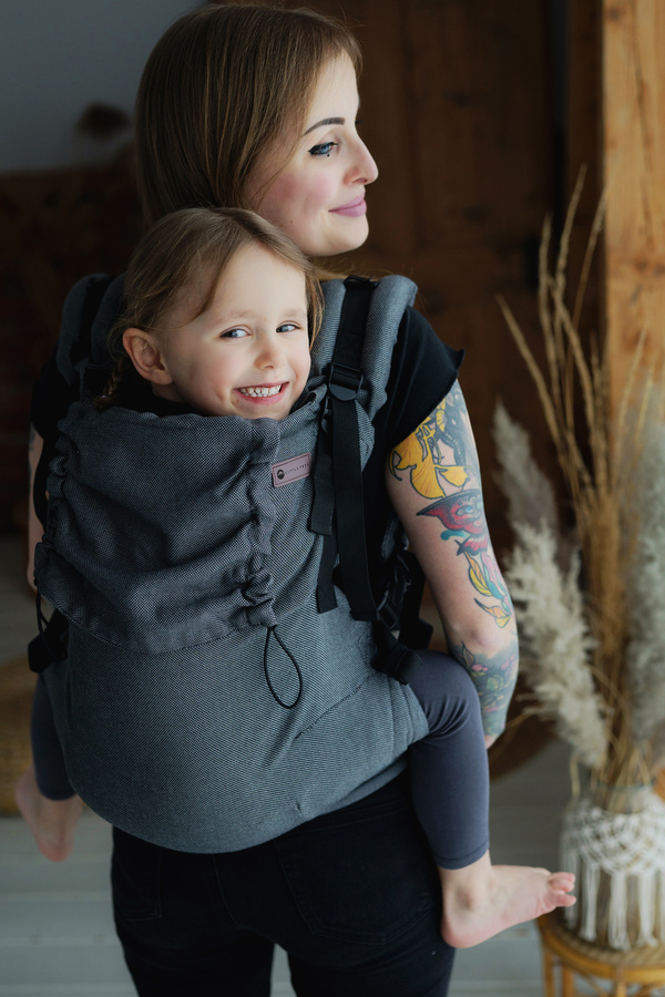 Marsupiu Preschooler Slate Moonstone – gri și negru, ergonomic pentru copii de 2–6 ani