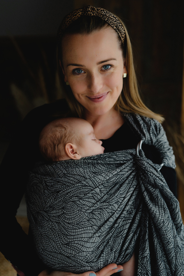 Sling cu inele Linen Night Wildness mărimea M (2m) – cu in, jacquard, negru și ecru