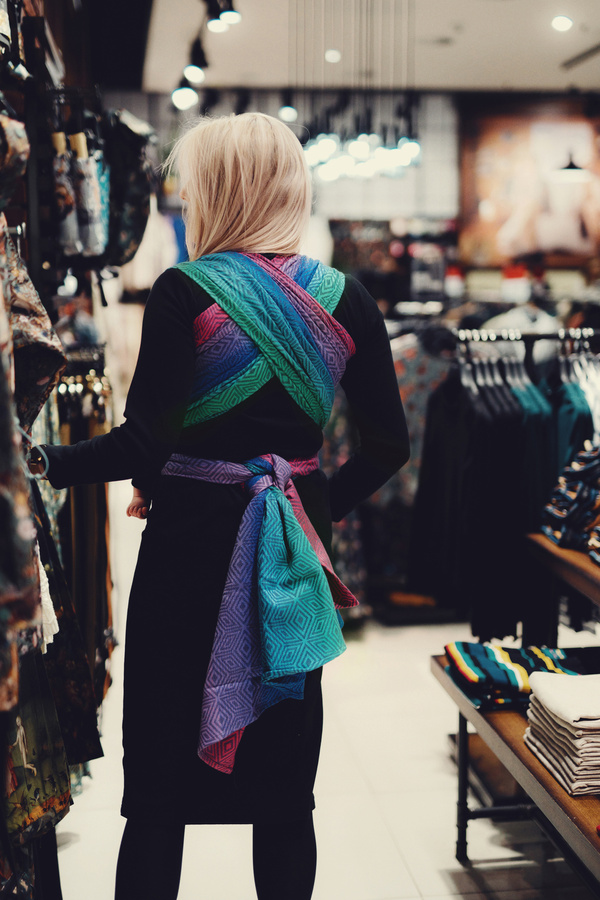 Colourful TENCEL™ Aurora Cube baby wrap – comfortable babywearing from the very first days (size 6)