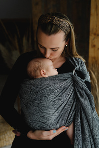 Sling cu inele Linen Night Wildness mărimea M (2m) – cu in, jacquard, negru și ecru